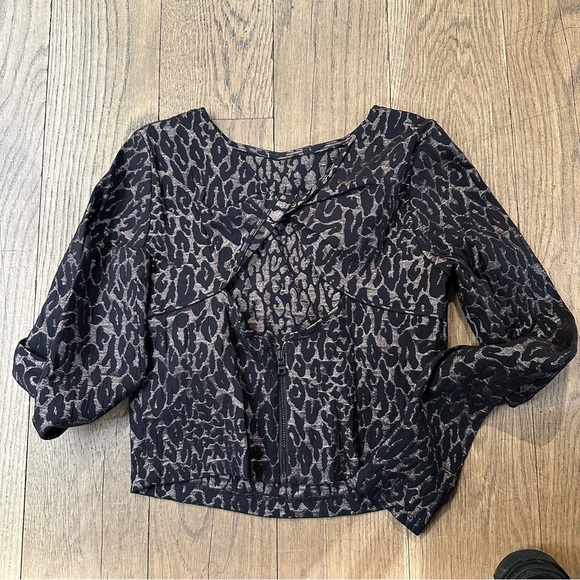 Alice + Olivia Black Leopard Print Crop Top - Picture 2 of 4